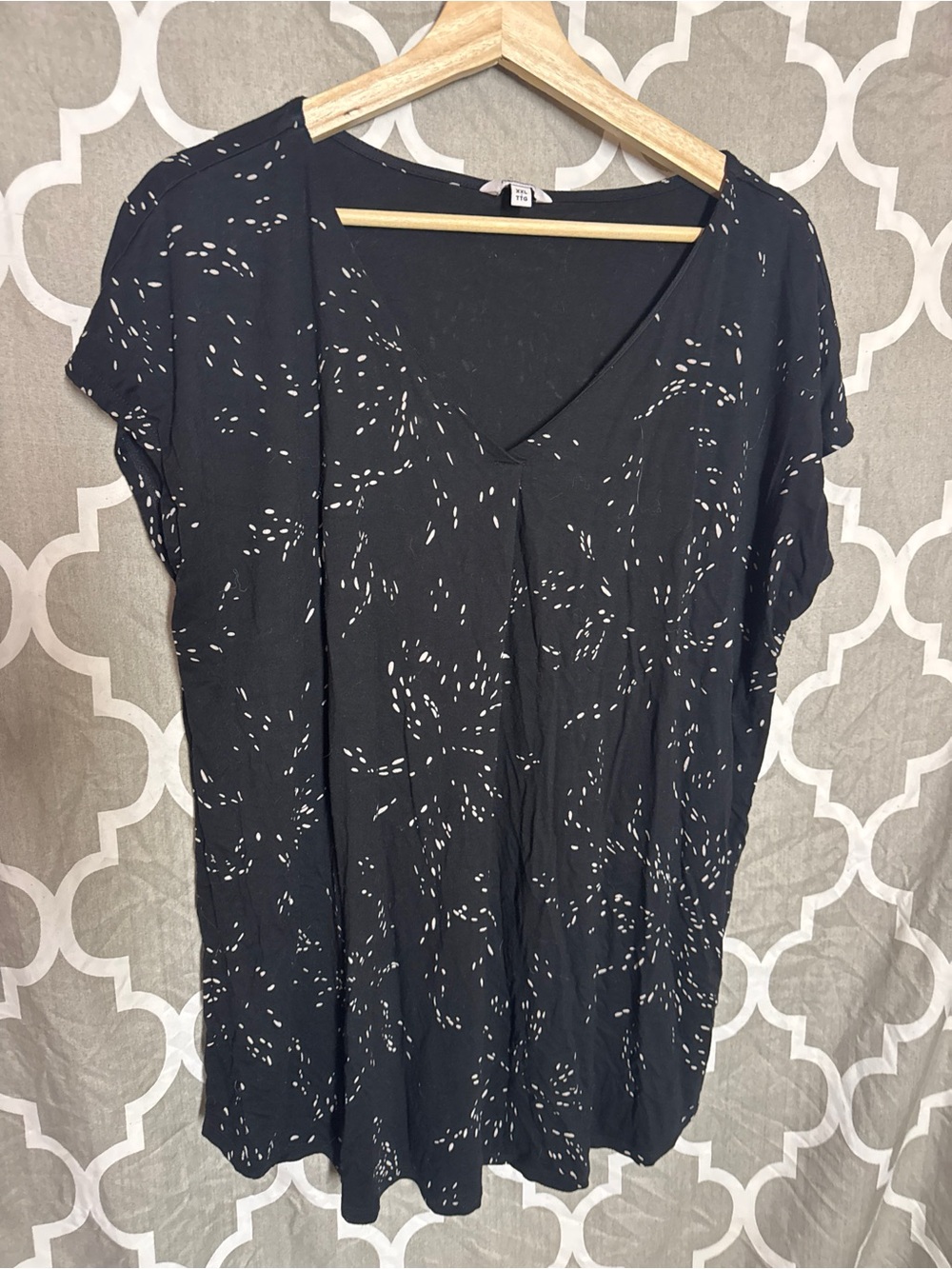 Reitmans Black V-Neck Short Sleeve Tunic with White Dot Print Size XXL